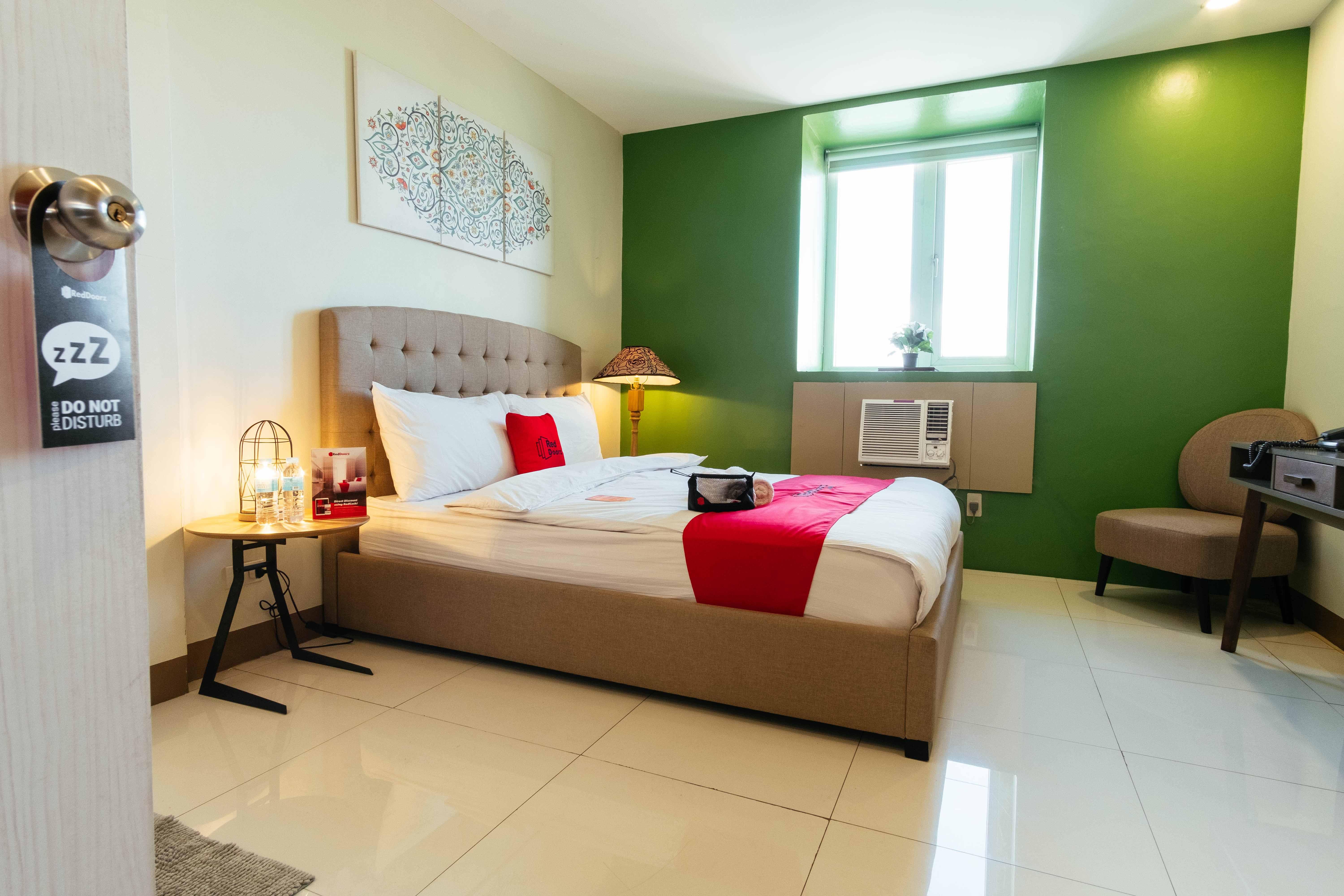 Reddoorz Plus @ Kamuning Ciudad Quezon Exterior foto